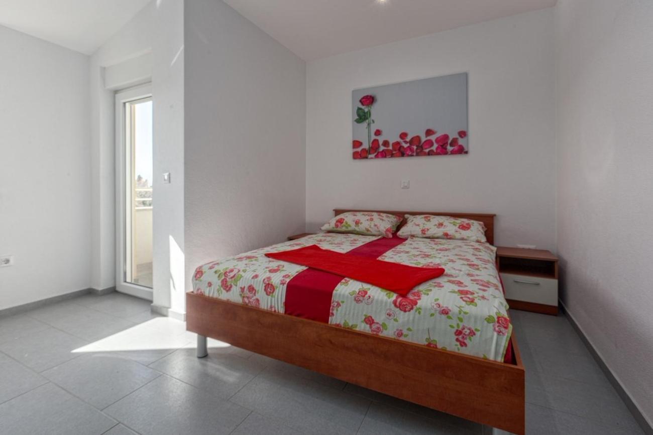Villa Vita Apartments & Studios With Common Pool Valbandon Exterior foto