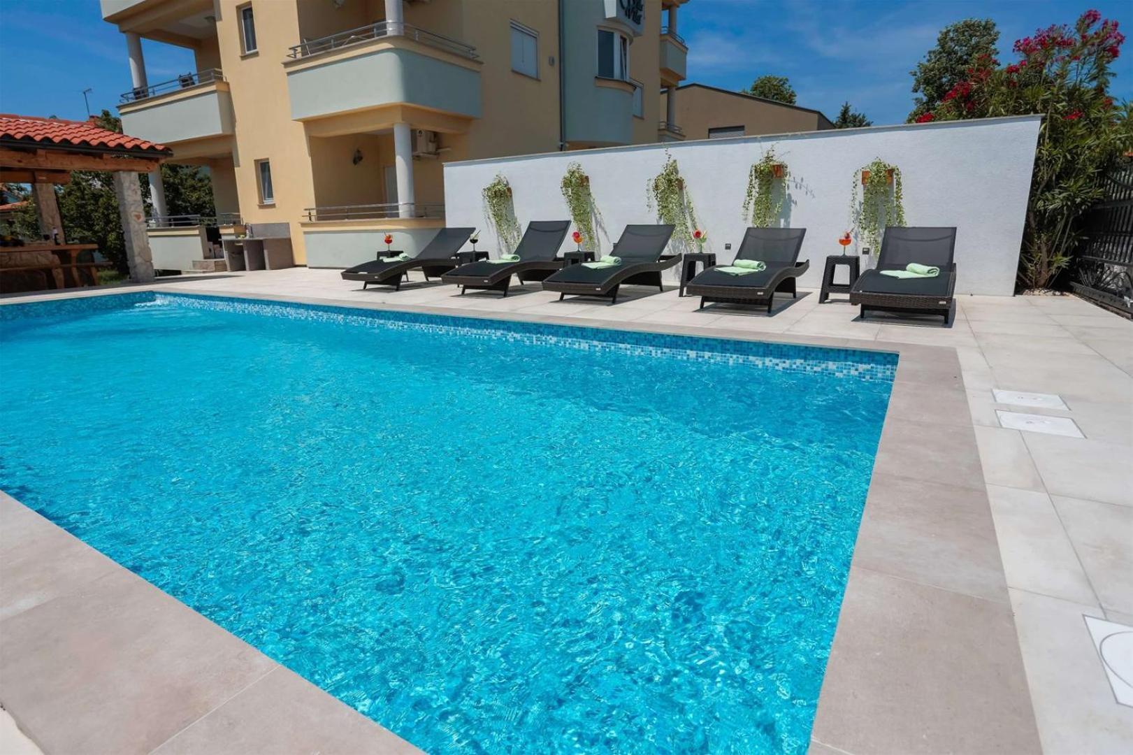 Villa Vita Apartments & Studios With Common Pool Valbandon Exterior foto