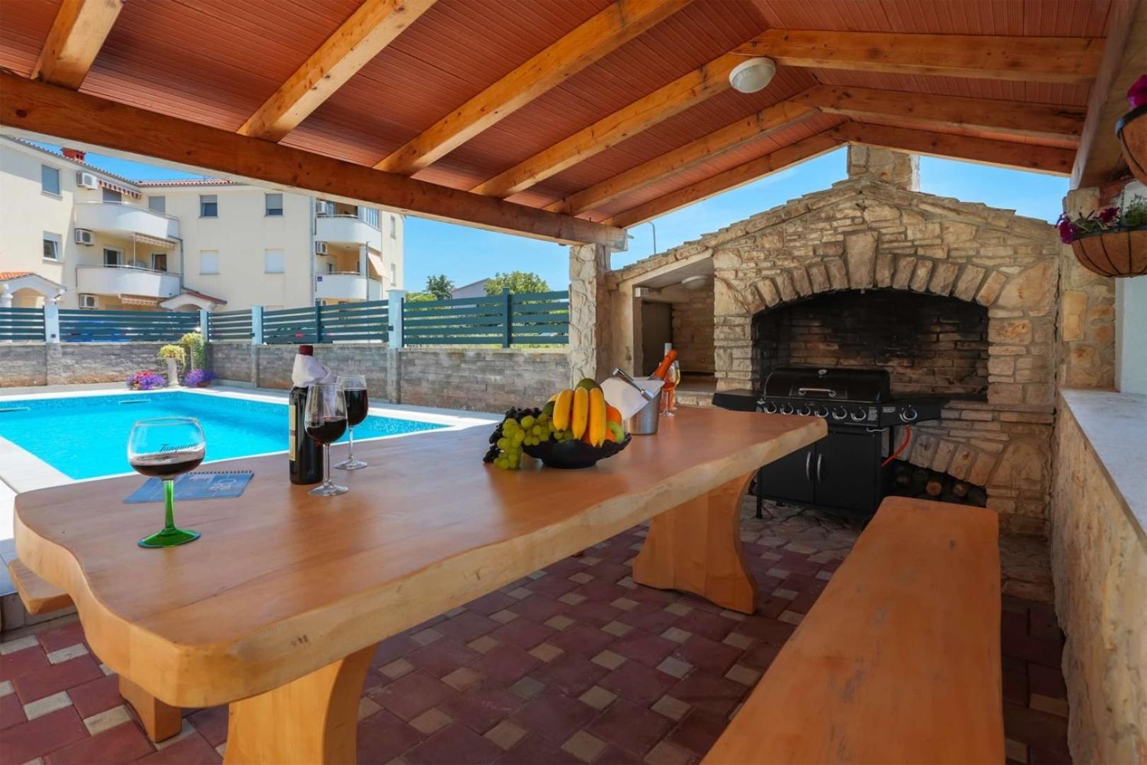 Villa Vita Apartments & Studios With Common Pool Valbandon Exterior foto