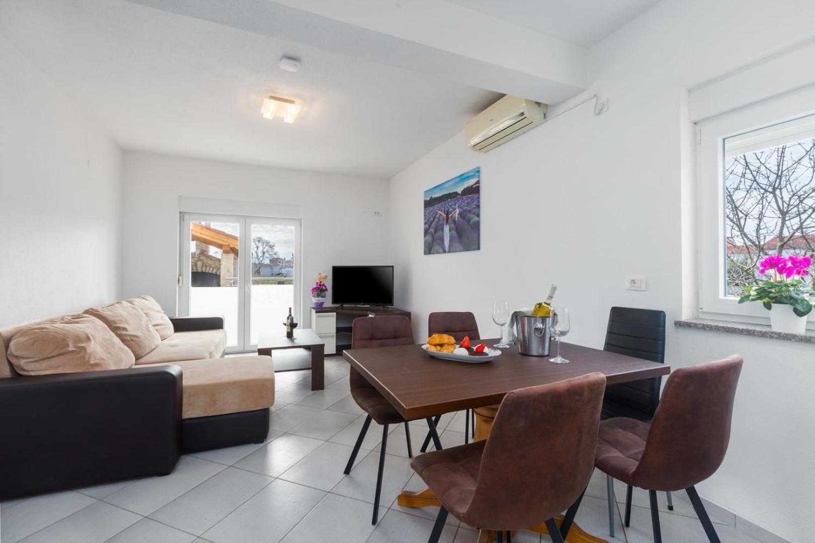 Villa Vita Apartments & Studios With Common Pool Valbandon Exterior foto