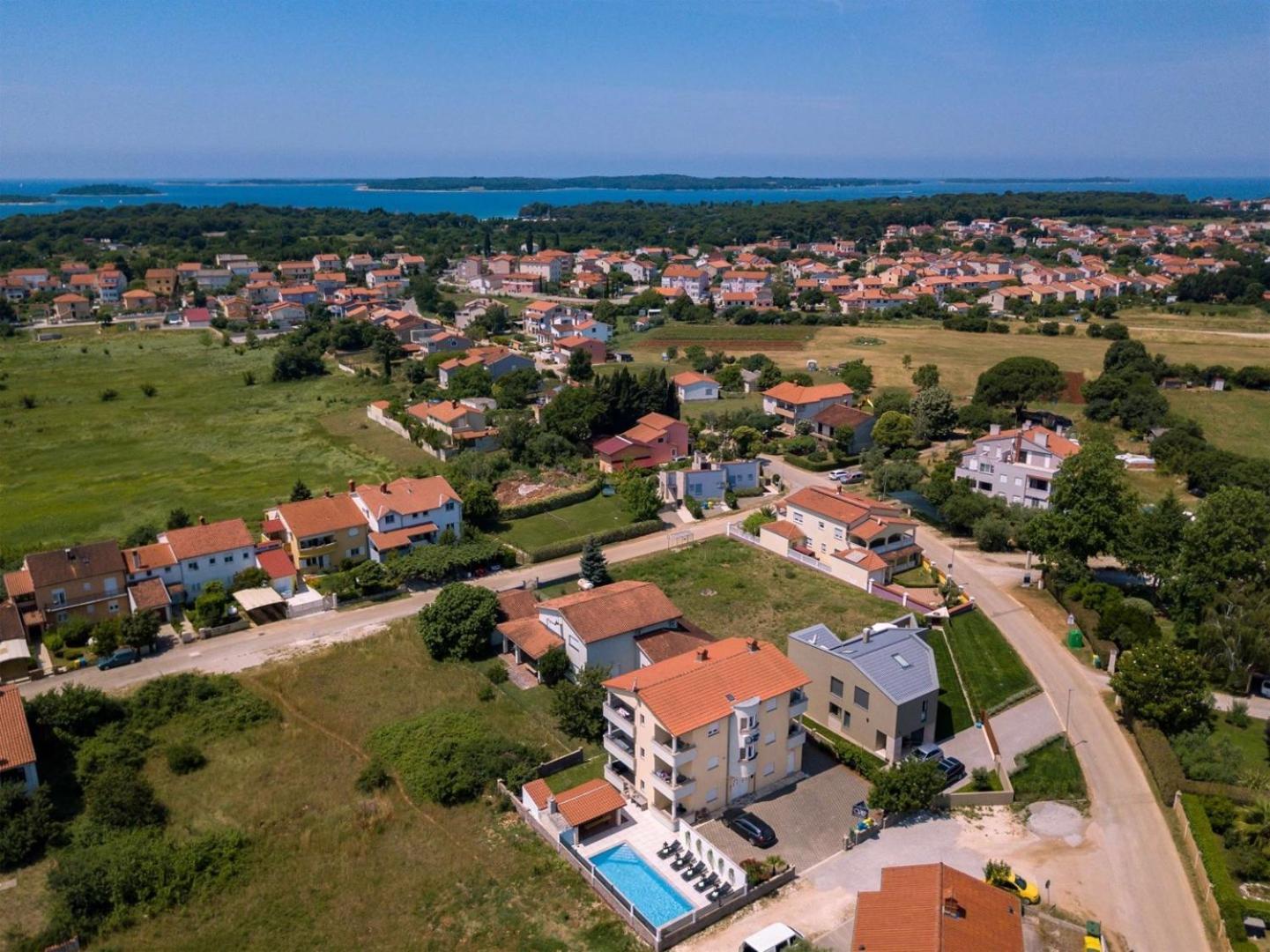 Villa Vita Apartments & Studios With Common Pool Valbandon Exterior foto